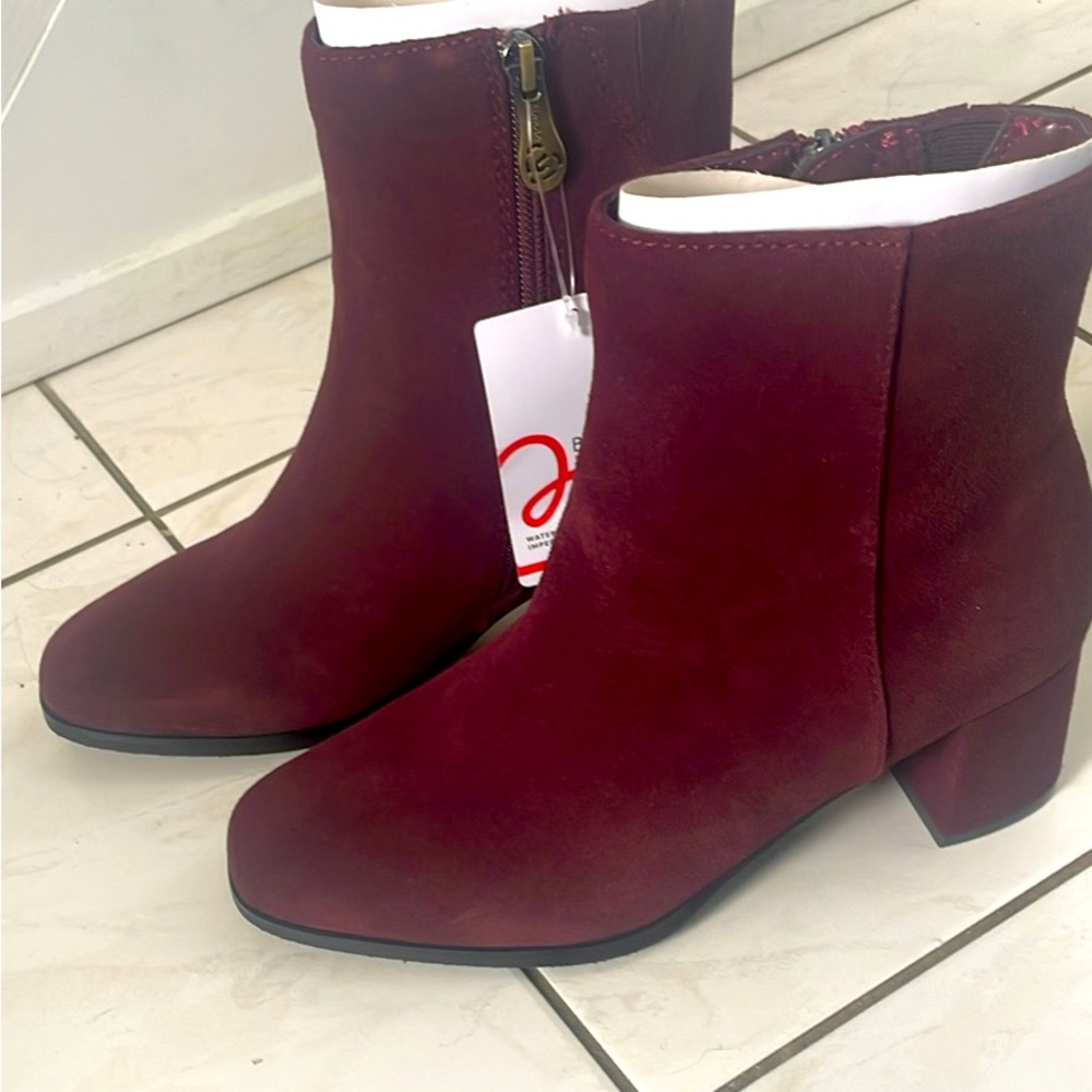 Brand new blondo ankle boot in Bordeaux